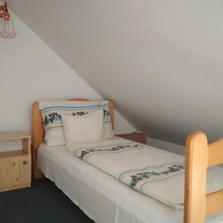 Kis Apartmanhaz 아파트 블로톤퓌레드